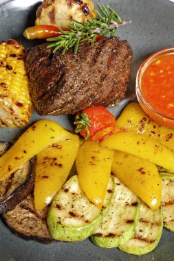 garnitür sebze ile ızgara et