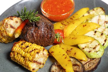 garnitür sebze ile ızgara et