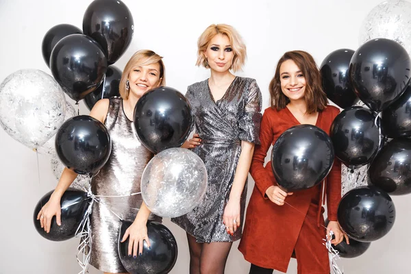 Festa feminina com champanhe e bolas — Fotografia de Stock