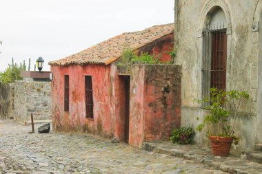 Arnavut kaldırımlı rustik sokak detay