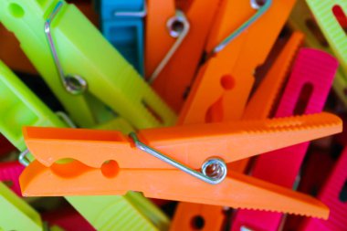 Clothespin farklı renkler yüzey
