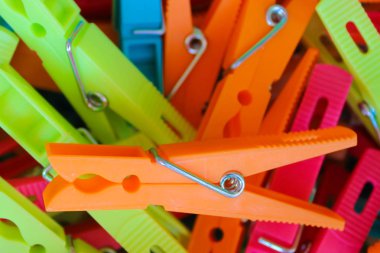 Clothespin farklı renkler yüzey