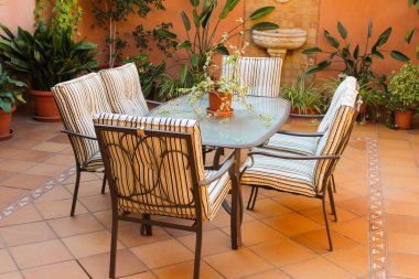 Avlu ayrıntılı veranda portre