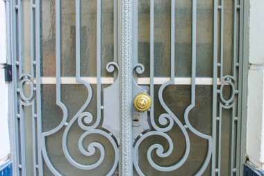 Klasik Demir Kapı Mimarisi