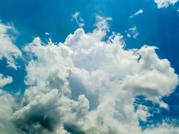 Céu nuvem e sol céu um dia — Fotografia de Stock