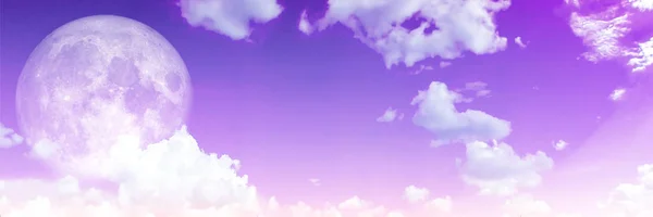 Panorama der weißen Wolke lila Himmel Supermond — Stockfoto