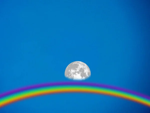 Луна и день — стоковое фото