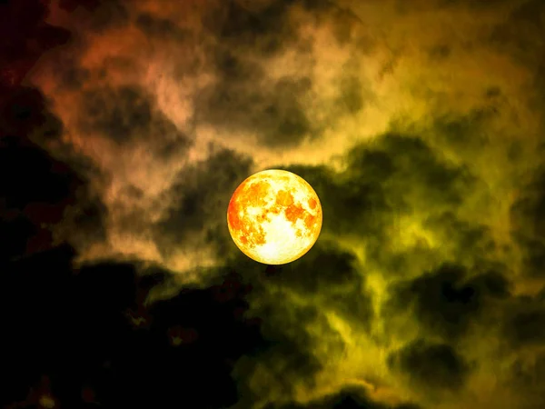 Full blood moon in the night sky — Stock Photo, Image