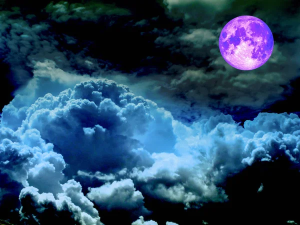 Bulan biru super penuh dan awan biru muda — Stok Foto
