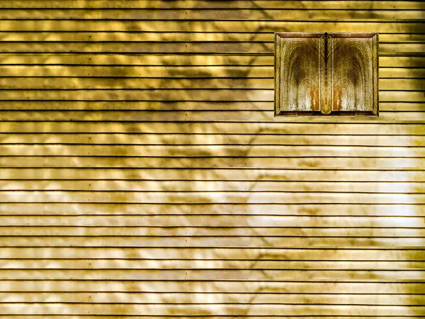 Ξύλινο παράθυρο και τοίχου από ξύλο — Φωτογραφία Αρχείου