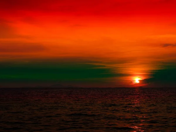 Sunset last light of sun on horizontal in right frame over night — Stock Photo, Image