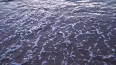 banglamung beach yakınındaki kum akşam güneş ışığı biraz dalga