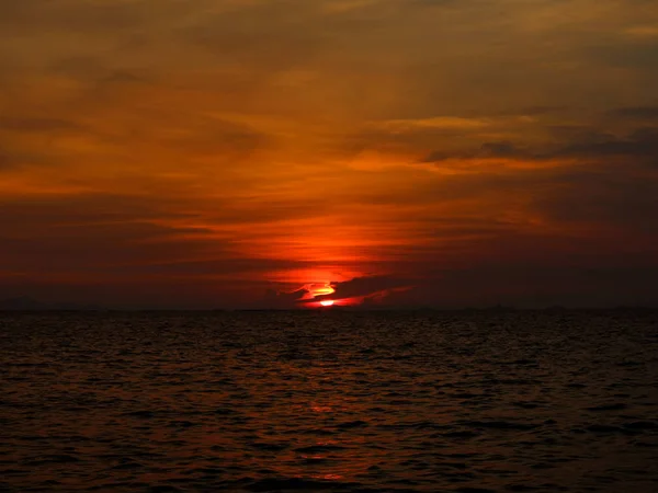 Sunset last light of sun on horizontal line over dark sky — Stock Photo, Image