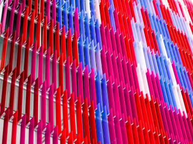 Üçüncü bölümde, kırmızı akrilik plastik levha iç, metin A Tasarım