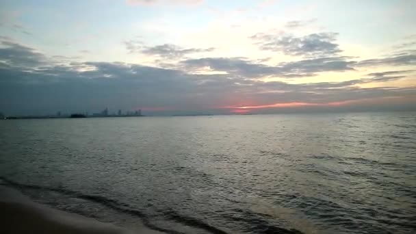 Panorama de la mer quand dernière lumière coucher de soleil ciel — Video