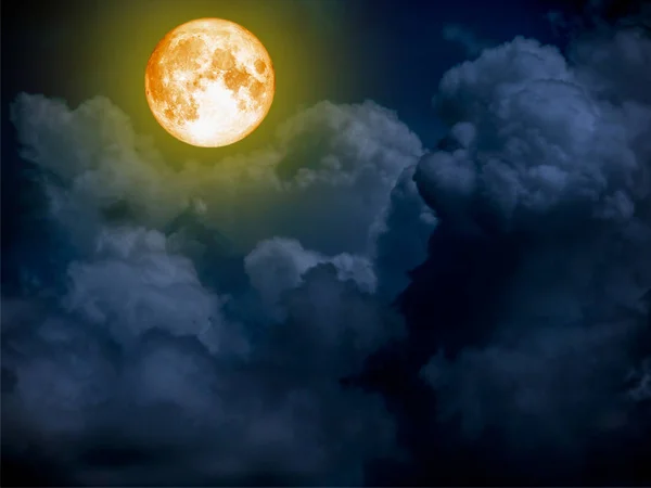 Super blue blood moon on cloud night sky — стоковое фото