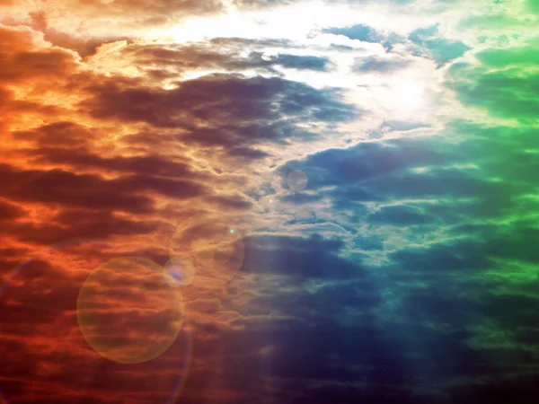 Tuhan memberkati matahari kembali menumpuk awan panas dingin langit sinar matahari — Stok Foto