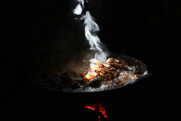 Entranhas Sopa Frango Ferver Grande Frigideira Fumaça Cheiro Comida Cozinha — Fotografia de Stock