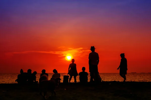 Silhouette woman standing with family looking sunset on beach — Stock Photo, Image