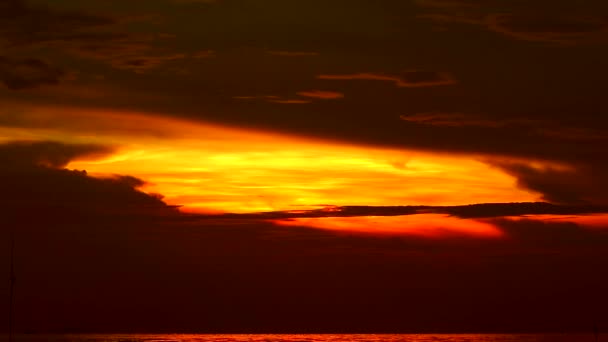 Dark red sunset silhouette hard light of red cloud on evening sky over sea — Stock Video
