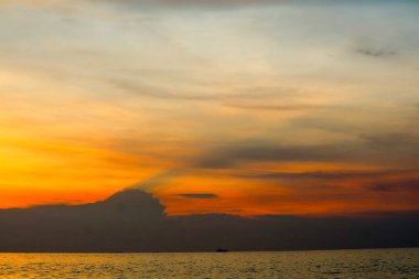 bulanık bulut bulutlar gökyüzü günbatımı kırmızı turuncu yumuşak yığın