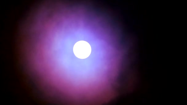 Pełnia księżyca noc niebo i miękki ciemny czerwony clound przechodzący — Wideo stockowe