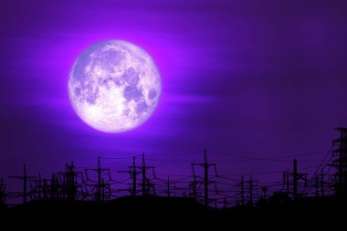 gece siluet elektrik direğinde dolunma ay mor geri 