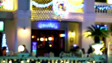Pattaya plaj yolundaki bulanık gökkuşağı barı ve restoranı