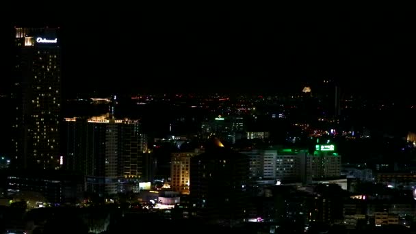 Chonburi Thaiföld 2019 nov 20, Sriracha város éjszakai fény rezidens és lakás és a forgalom — Stock videók