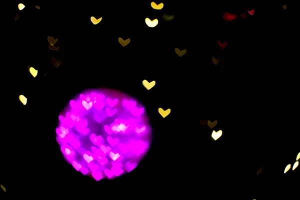 Fialová koule bokeh a rozmazané srdce tvar láska valentine barevné — Stock fotografie