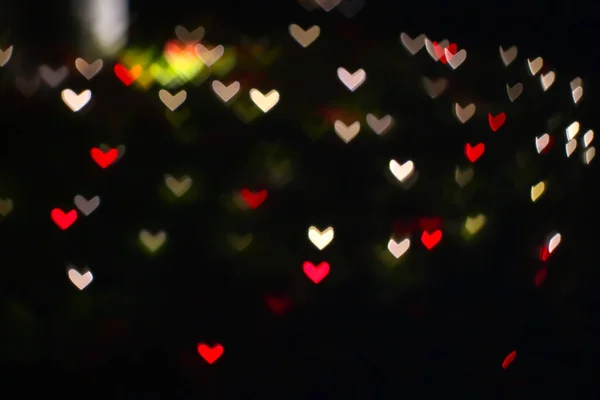 Золотисто-красное и размытое сердце форма любви Валентина день красочная ночь — стоковое фото