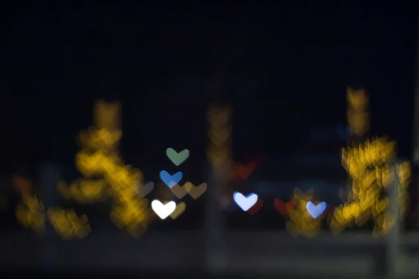 Gele bokeh en wazig hart vorm liefde valentijnsdag kleurrijke ni — Stockfoto