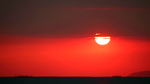 Sunset back silhouette cloud fishing boat passing time lapse1 — Stock Video