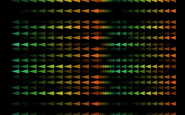 Driehoek regenboog patroon en kleine langzaam vervaagde alles in de lijn op zwart scherm — Stockvideo