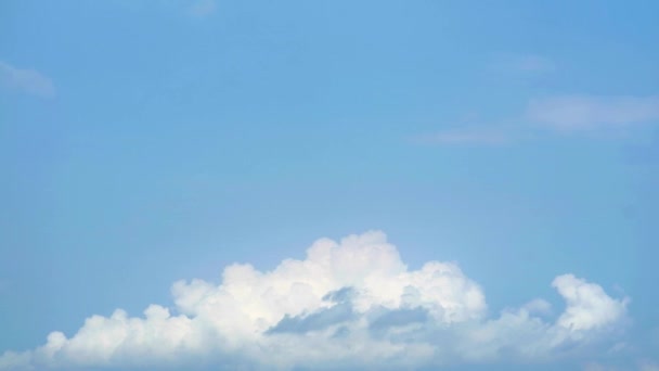 Beautiful blue sky with little clouds moving in summer season — Stock Video