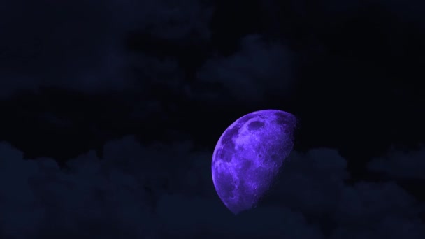 Meio roxo lua subir no céu noturno e nuvem movimento passar — Vídeo de Stock