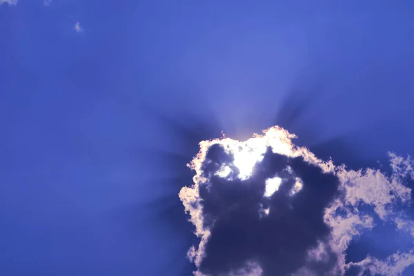 Sun Babk Cloud Sunlight Shining Pass Purple Blue Sky Summer — Stock Photo, Image