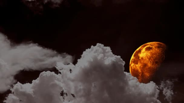 Media luna de sangre en el cielo nocturno y nube borrosa que pasa — Vídeos de Stock