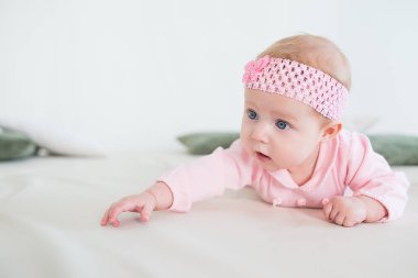 Bebeğin karnına yalan