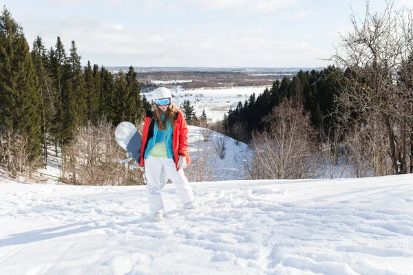 Kadın Snowboard soğuk kış günü yamaçlarında