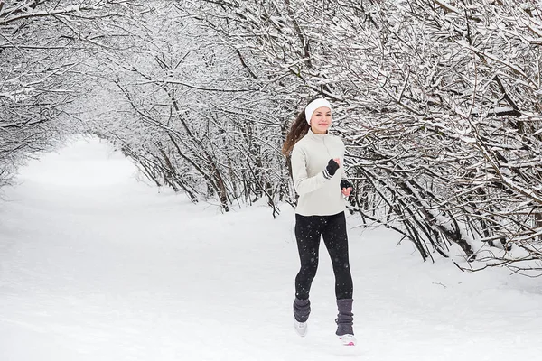 Running in the snow — Stock Photo, Image