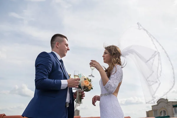 Bride and groom on the roof — Stock Photo, Image