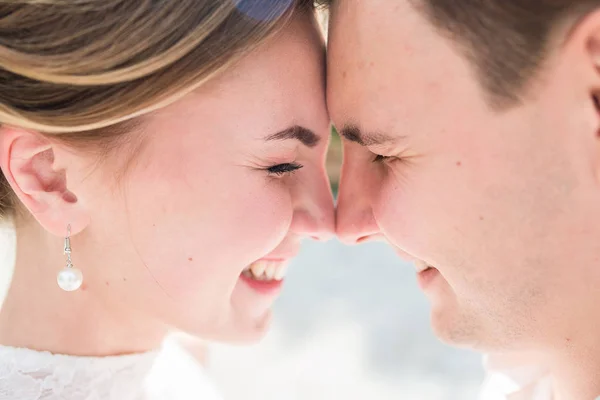 Beautiful young bride and groom — Stock Photo, Image