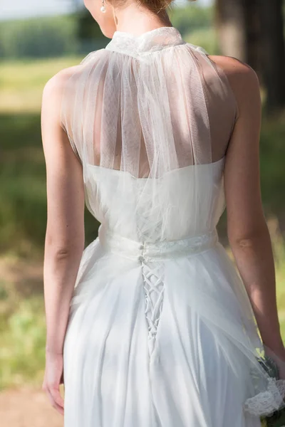 美しい花嫁の後ろの肖像画 — ストック写真