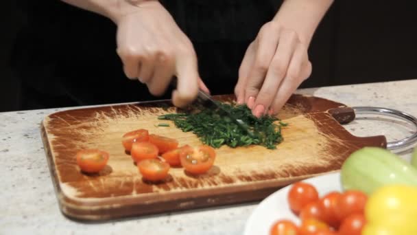 Cutting fresh vegetable — Stock Video