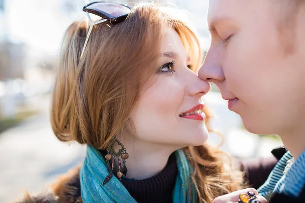 Primer plano de una pareja caucásica —  Fotos de Stock