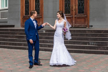 Gelin ve Damat Düğün kutluyor