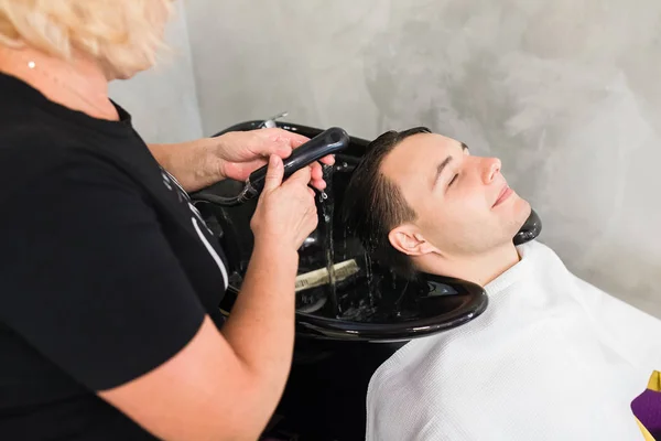 Hairdresser making haircut — Stock Photo, Image