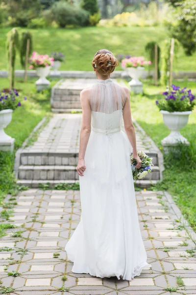 Portrait of a beautiful bride back — Stock Photo, Image