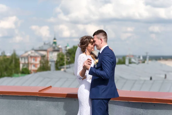 Bride and groom on the roof — Stock Photo, Image